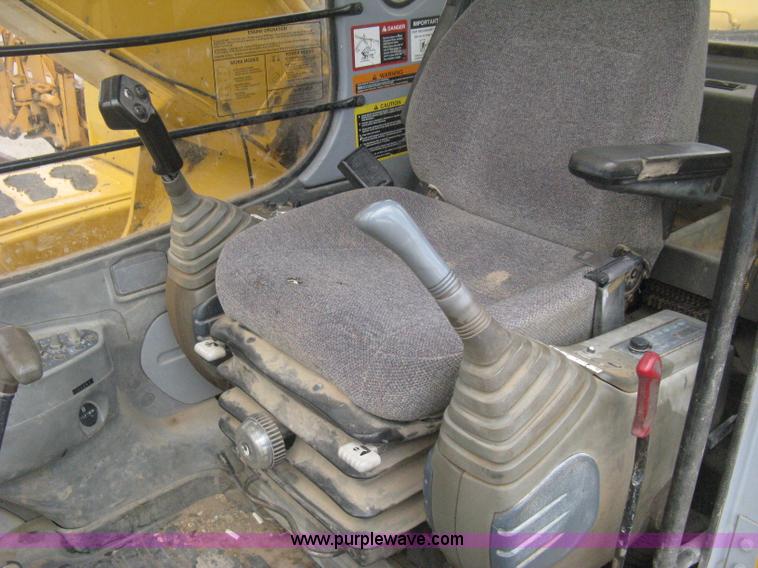 image for item H5408 2001 John Deere 230LC excavator