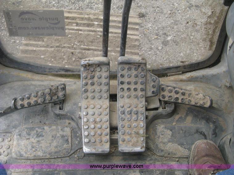 image for item H5408 2001 John Deere 230LC excavator