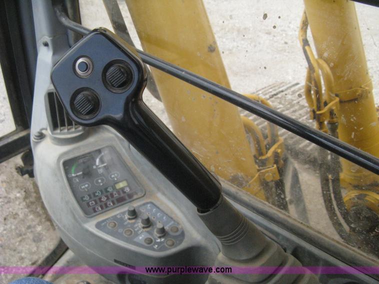 image for item H5408 2001 John Deere 230LC excavator