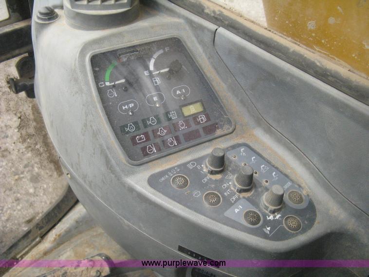 image for item H5408 2001 John Deere 230LC excavator