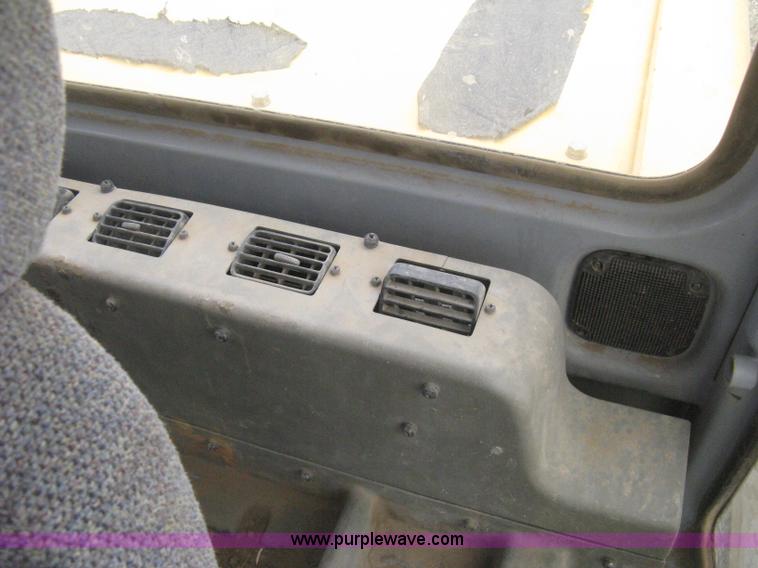 image for item H5408 2001 John Deere 230LC excavator