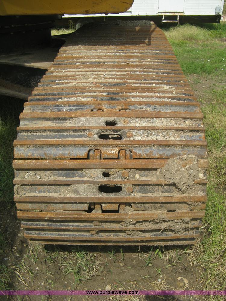 image for item H5408 2001 John Deere 230LC excavator