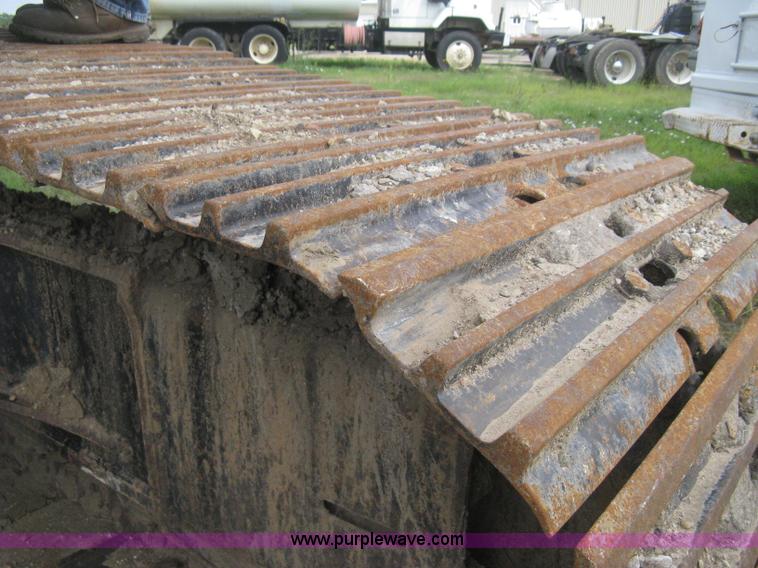 image for item H5408 2001 John Deere 230LC excavator