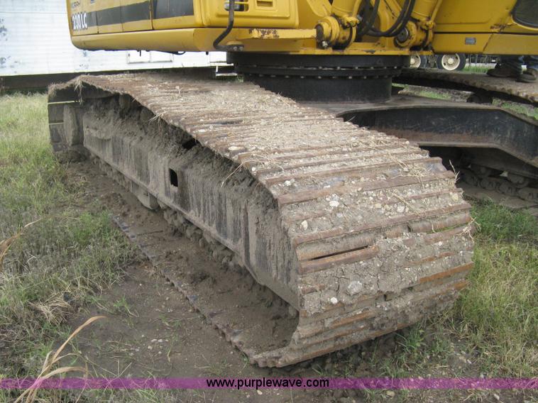 image for item H5408 2001 John Deere 230LC excavator