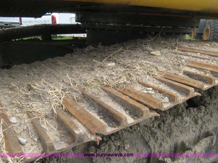 image for item H5408 2001 John Deere 230LC excavator