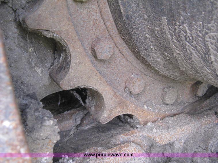 image for item H5408 2001 John Deere 230LC excavator