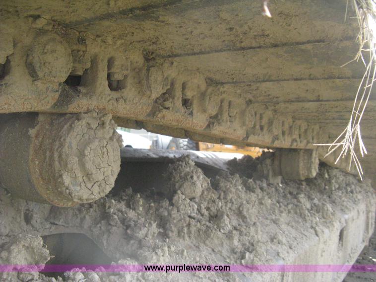 image for item H5408 2001 John Deere 230LC excavator