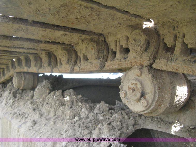 image for item H5408 2001 John Deere 230LC excavator