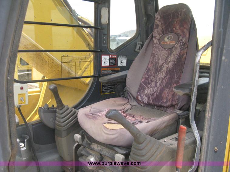 image for item H5410 2003 John Deere 330C LC excavator