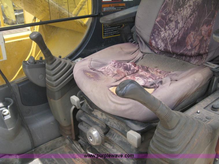 image for item H5410 2003 John Deere 330C LC excavator