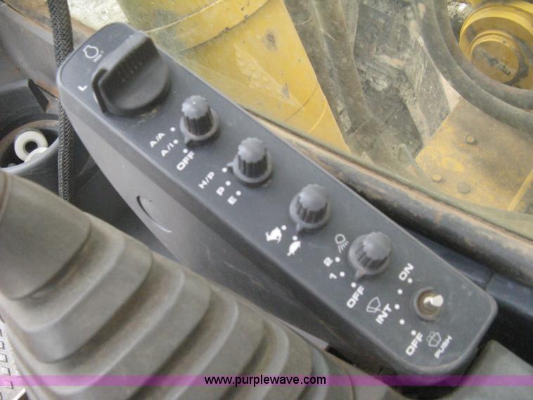 image for item H5410 2003 John Deere 330C LC excavator