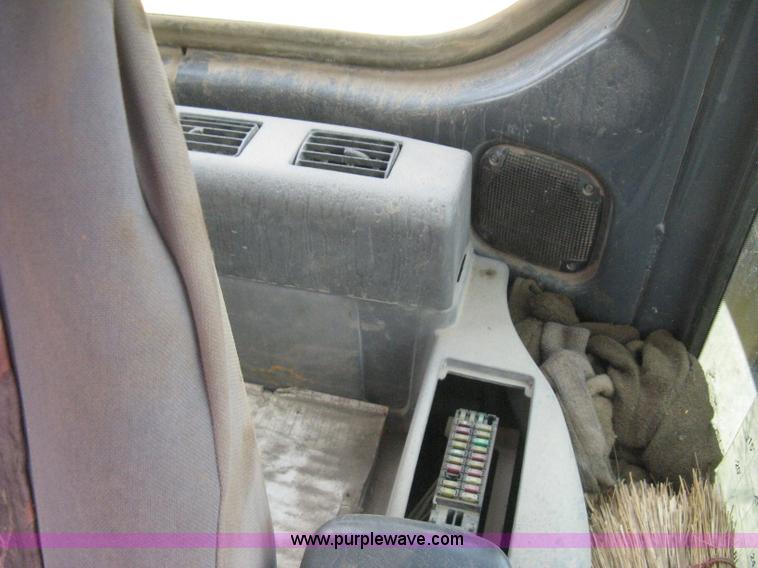 image for item H5410 2003 John Deere 330C LC excavator