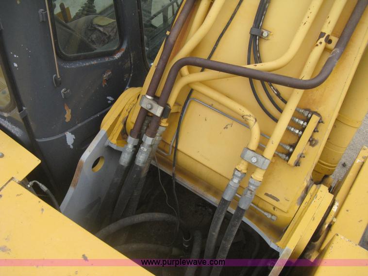 image for item H5410 2003 John Deere 330C LC excavator