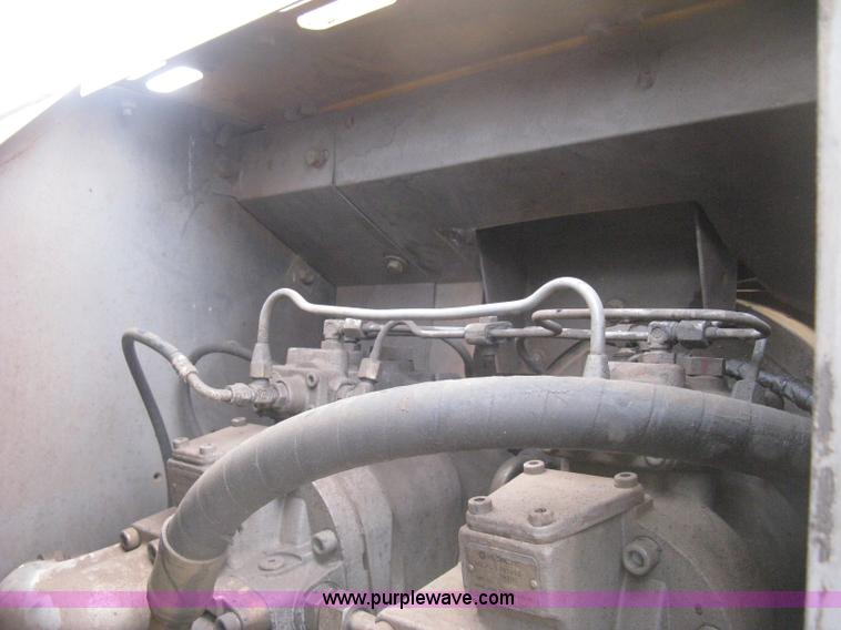 image for item H5410 2003 John Deere 330C LC excavator