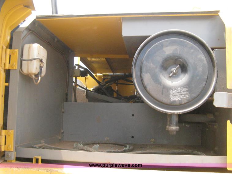 image for item H5410 2003 John Deere 330C LC excavator