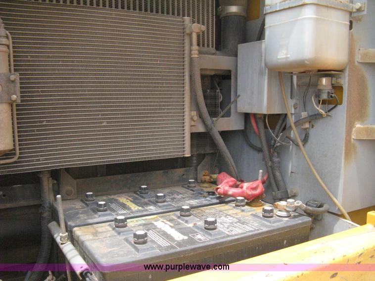 image for item H5410 2003 John Deere 330C LC excavator