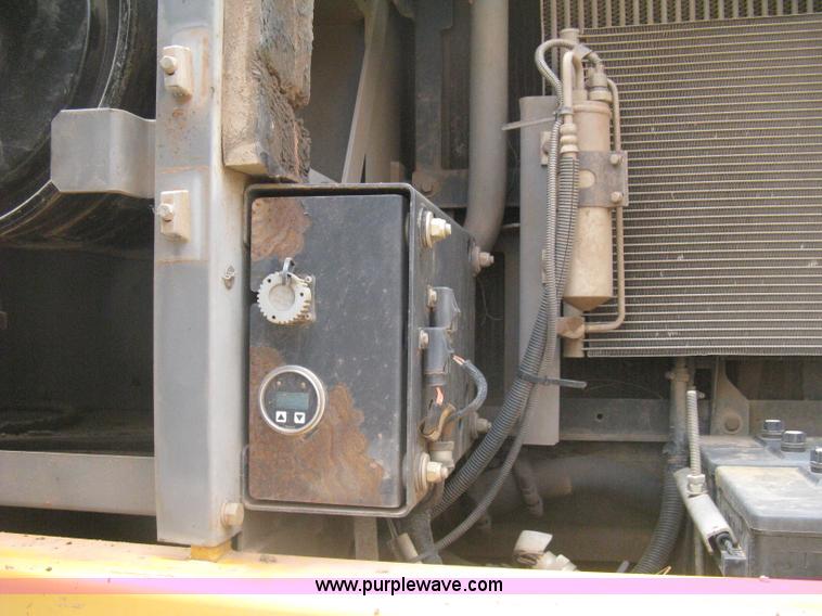 image for item H5410 2003 John Deere 330C LC excavator