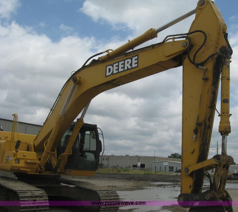 image for item H5410 2003 John Deere 330C LC excavator