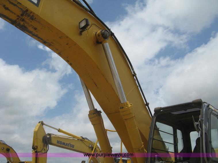 image for item H5410 2003 John Deere 330C LC excavator