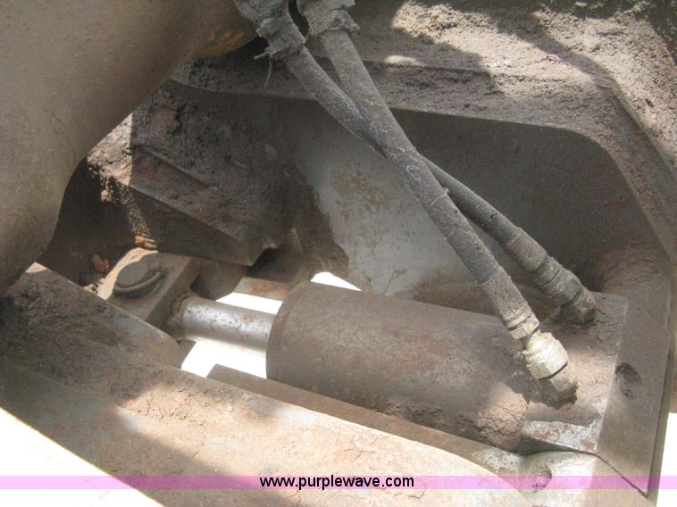 image for item H5410 2003 John Deere 330C LC excavator