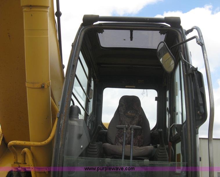 image for item H5410 2003 John Deere 330C LC excavator