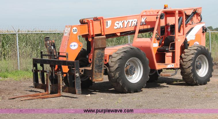 image for item H5638 2007 SkyTrak 10042 telehandler