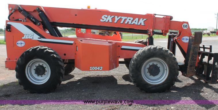 image for item H5638 2007 SkyTrak 10042 telehandler