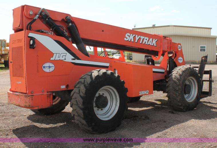 image for item H5638 2007 SkyTrak 10042 telehandler