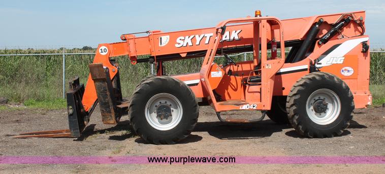 image for item H5638 2007 SkyTrak 10042 telehandler