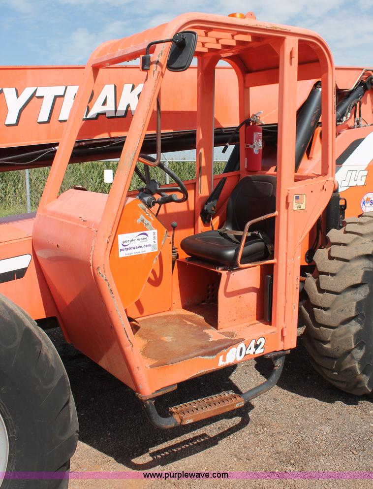 image for item H5638 2007 SkyTrak 10042 telehandler