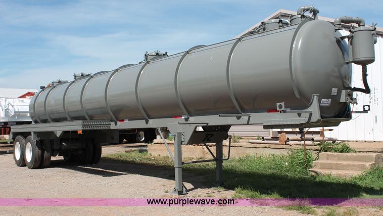 image for item H5639 2013 Roughneck 130 BBL vacuum tank trailer