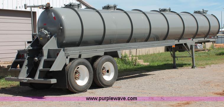 image for item H5639 2013 Roughneck 130 BBL vacuum tank trailer