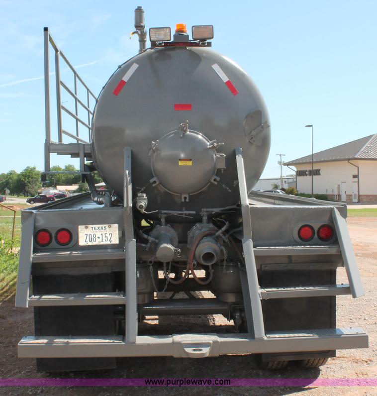 image for item H5639 2013 Roughneck 130 BBL vacuum tank trailer