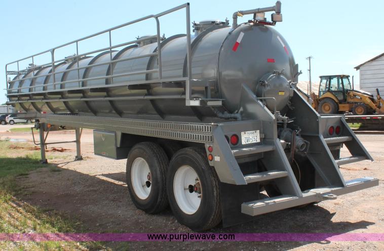 image for item H5639 2013 Roughneck 130 BBL vacuum tank trailer