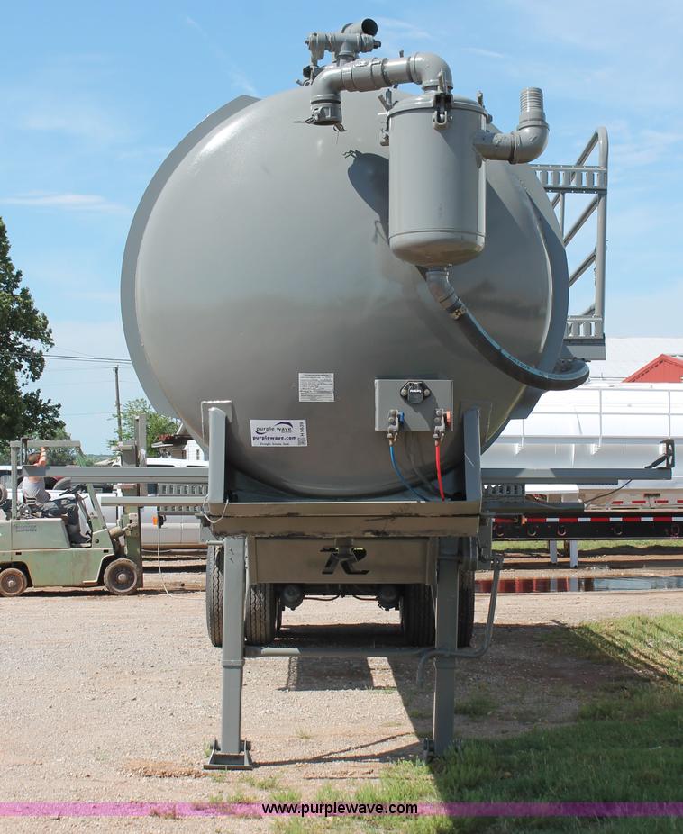 image for item H5639 2013 Roughneck 130 BBL vacuum tank trailer