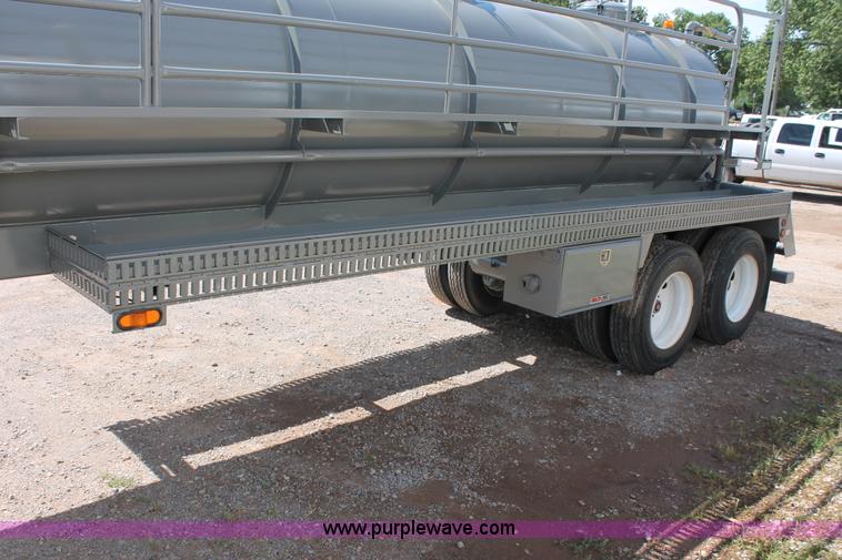 image for item H5639 2013 Roughneck 130 BBL vacuum tank trailer