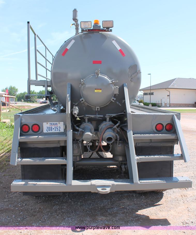 image for item H5639 2013 Roughneck 130 BBL vacuum tank trailer