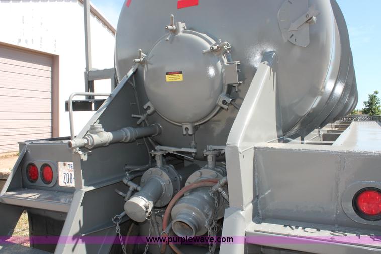 image for item H5639 2013 Roughneck 130 BBL vacuum tank trailer