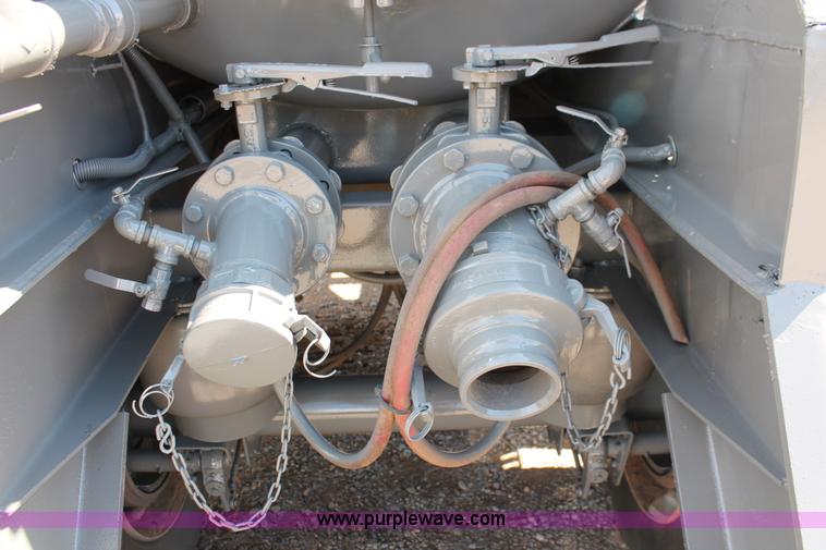 image for item H5639 2013 Roughneck 130 BBL vacuum tank trailer