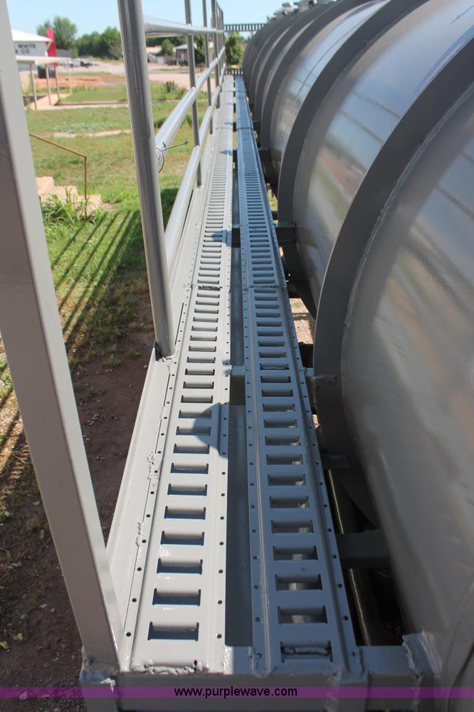 image for item H5639 2013 Roughneck 130 BBL vacuum tank trailer