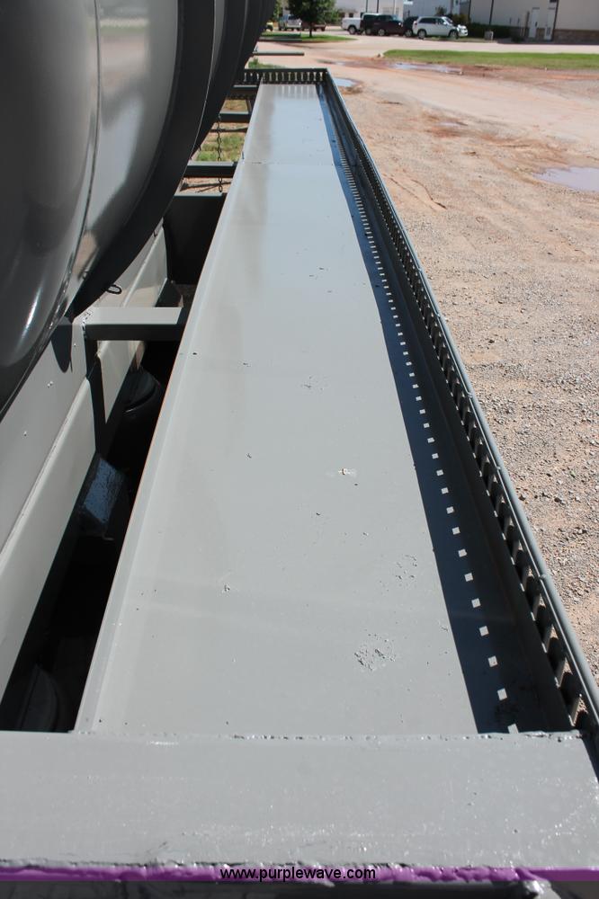 image for item H5639 2013 Roughneck 130 BBL vacuum tank trailer