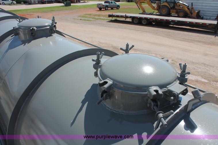 image for item H5639 2013 Roughneck 130 BBL vacuum tank trailer