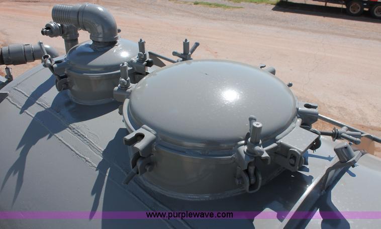 image for item H5639 2013 Roughneck 130 BBL vacuum tank trailer