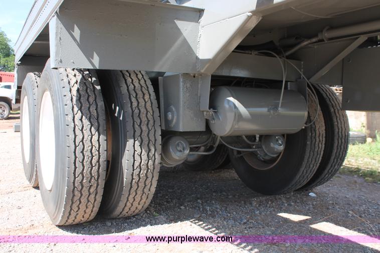 image for item H5639 2013 Roughneck 130 BBL vacuum tank trailer