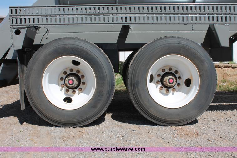 image for item H5639 2013 Roughneck 130 BBL vacuum tank trailer