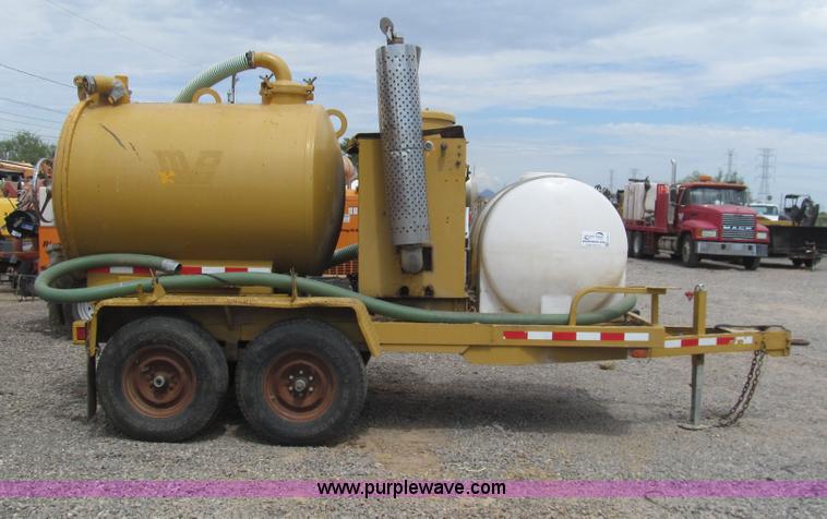 image for item H8917 1999 Vactron PMD-500GT vacuum trailer