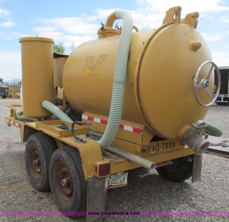 image for item H8917 1999 Vactron PMD-500GT vacuum trailer