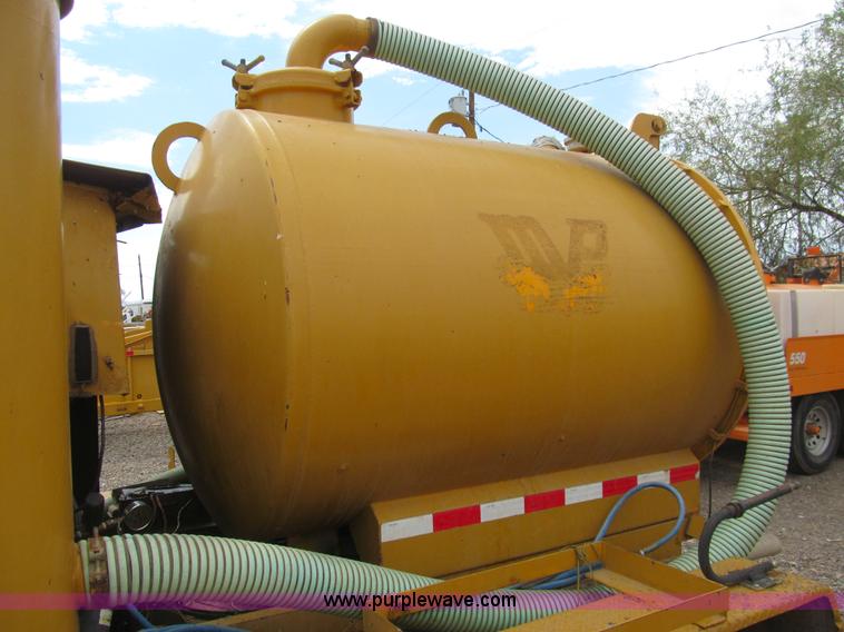 image for item H8917 1999 Vactron PMD-500GT vacuum trailer