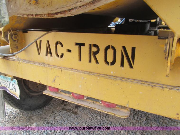 image for item H8917 1999 Vactron PMD-500GT vacuum trailer