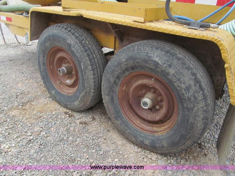 image for item H8917 1999 Vactron PMD-500GT vacuum trailer